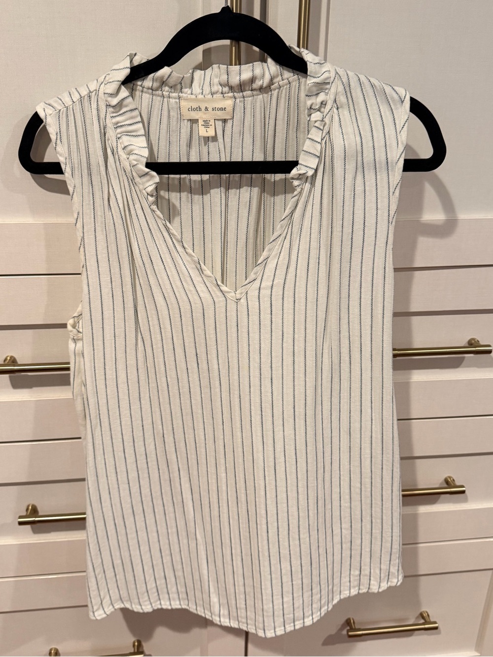 Great condition Sz L Cloth and stone ruffle neck sleeveless top